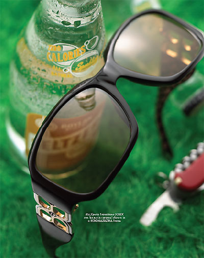 Солнцезащитные очки iRx Xperio Transitions SOLFX sun lenses in caramel shown in a BCBGMAXAZRIA frame