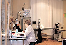 Общий вид кабинета врача салона «ОптикалНэт» (большая часть помещения)