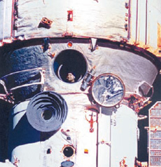 С 1980-х годов линзы Varilux носят астронавты