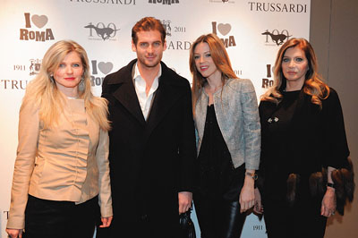 Trussardi: элегантные очки и одежда на каждый день 3