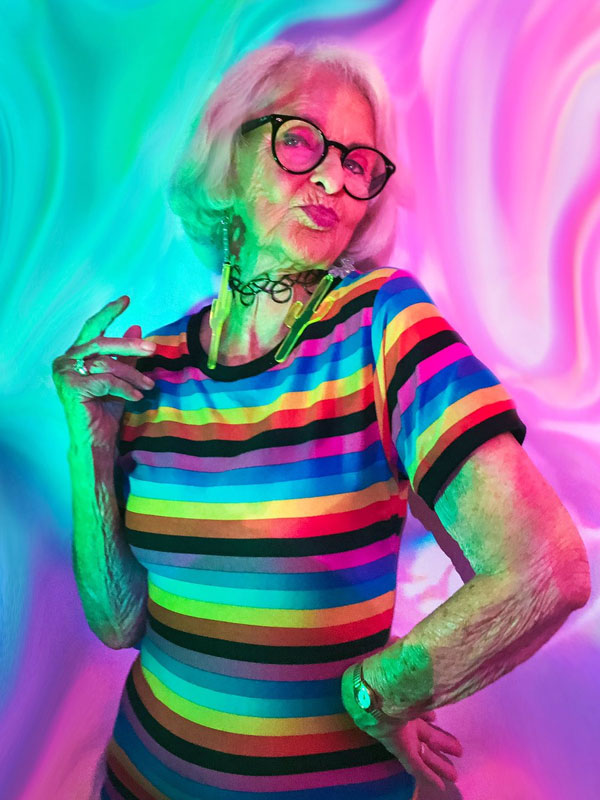88-летняя звезда соцсетей очень любит экстравагантные очки 1