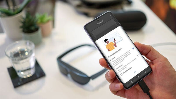 Новые смарт-очки создают эффект просмотра изображения на 140-дюймовом экране 1