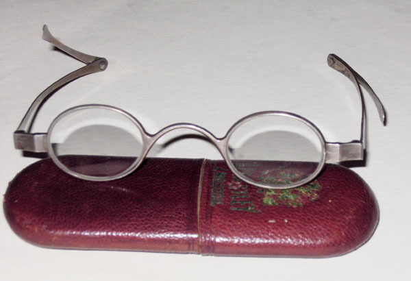 Носил ли Чехов пенсне в 1888 году, или очки и зрение героев сериала «Анна Детективъ» (Часть 1) 5