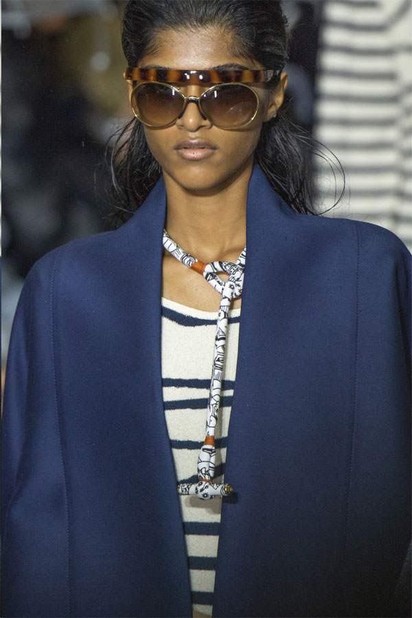 Портал Vogue выбрал самые модные очки на период карантина 15