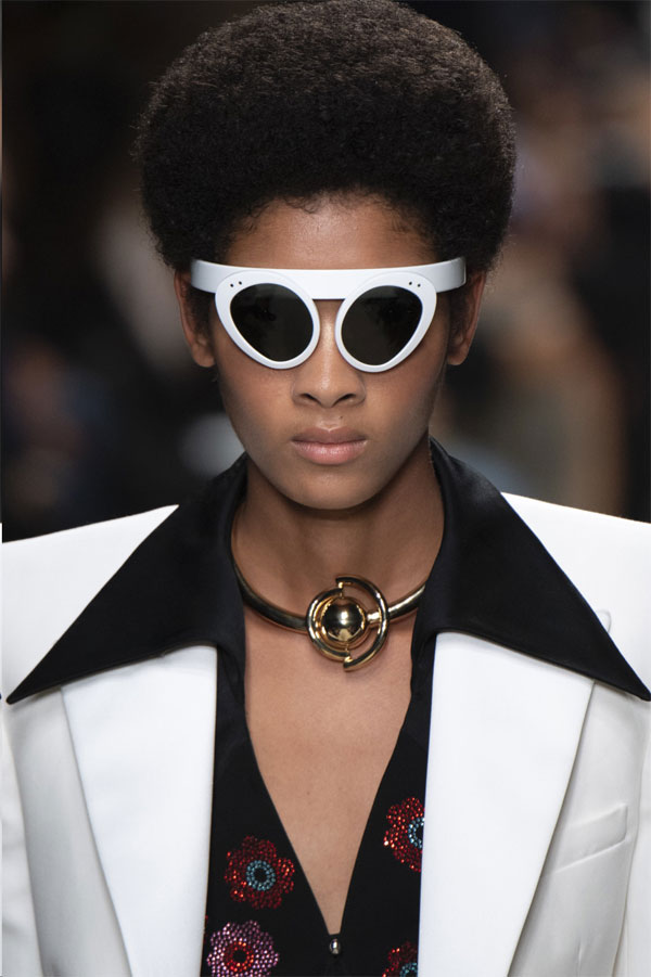 Портал Vogue выбрал самые модные очки на период карантина 14