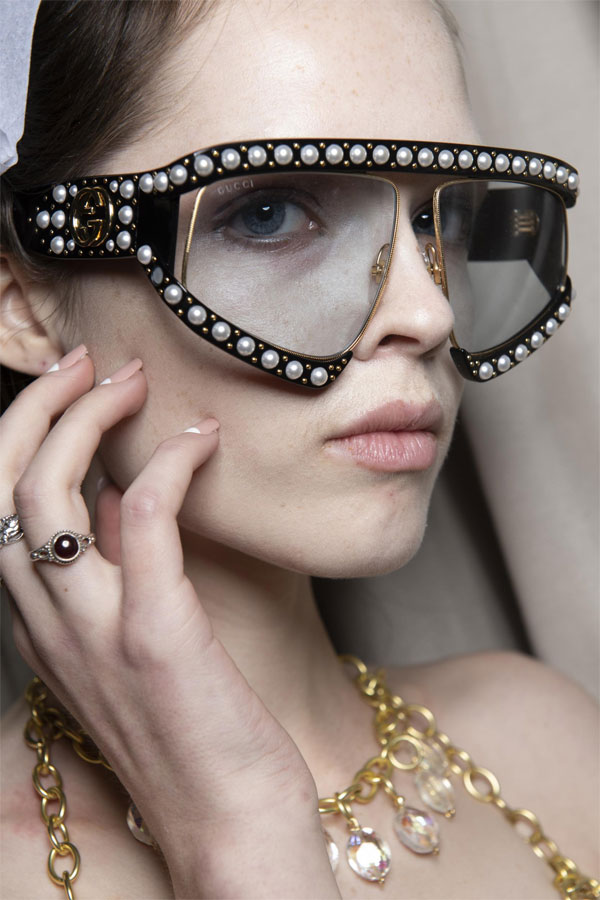 Портал Vogue выбрал самые модные очки на период карантина 13