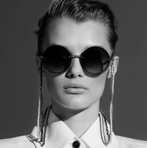 Новая коллекция очков Chanel погружает нас в историю моды 1