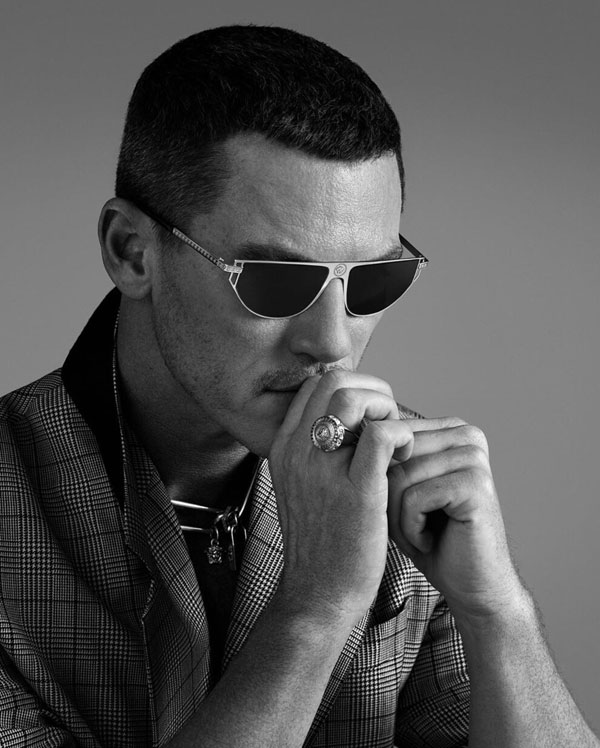 Люк Эванс стал лицом рекламной кампании очков Versace 1