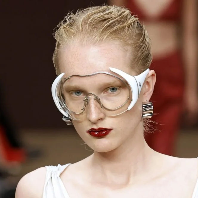 Очки-маска – очень яркий тренд сезона