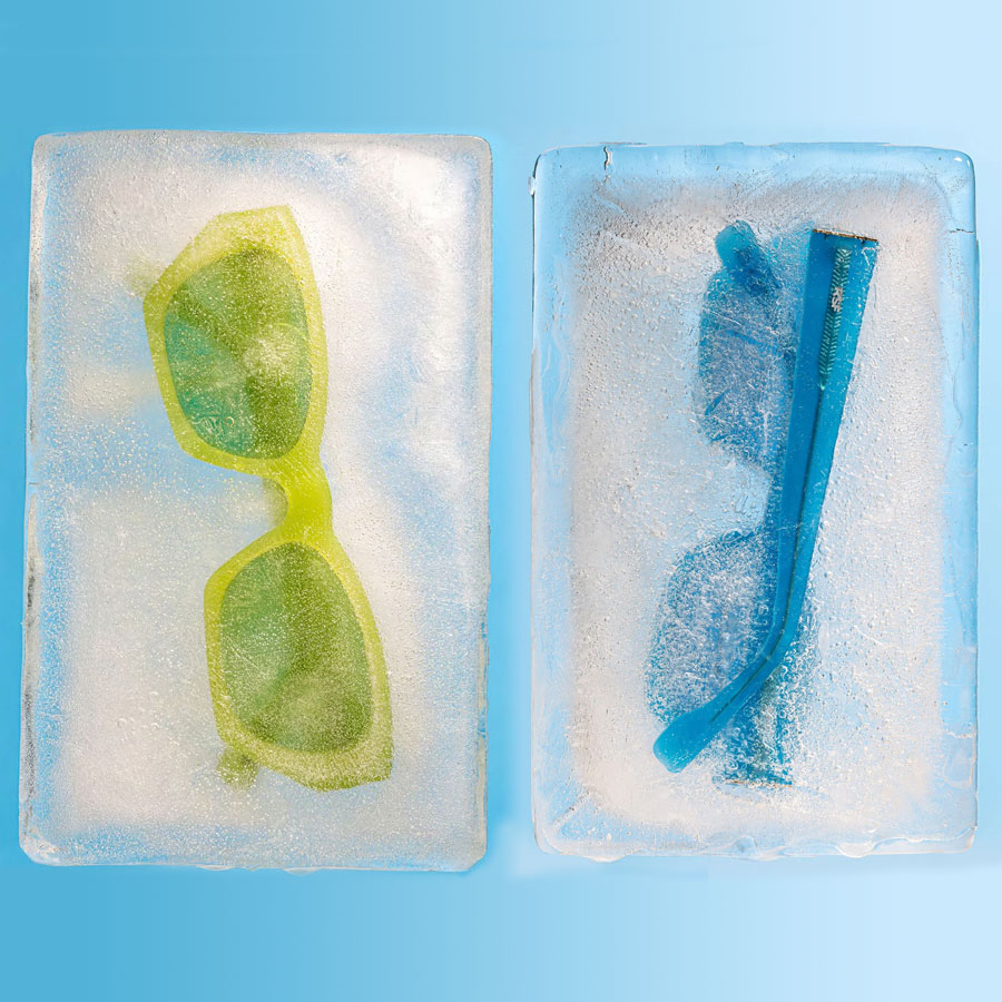 Retrosuperfuture во времени и в пространстве